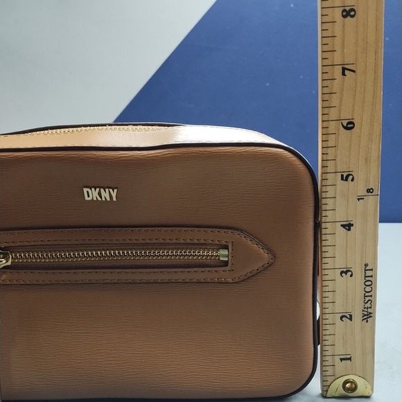 DKNY Bryant Crossbody Camera Bag Womens Brown‎ Leather Elegant Zipper Closure - Picture 11 of 12